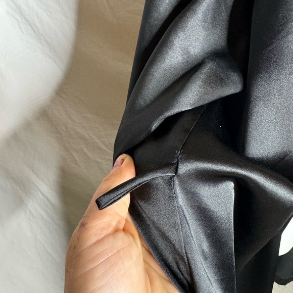 Vintage Cacique 90s Silky Black Mini Laced Robe or Open Cardigan Size Medium - Picture 4 of 6